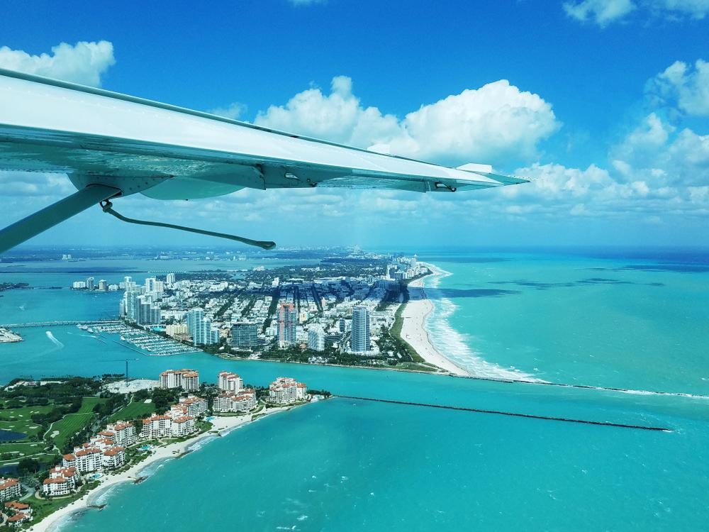 Hidroavión sobre Miami Beach