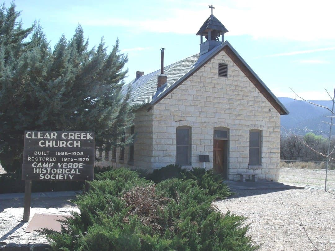Iglesia y cementerio de Clear Creek