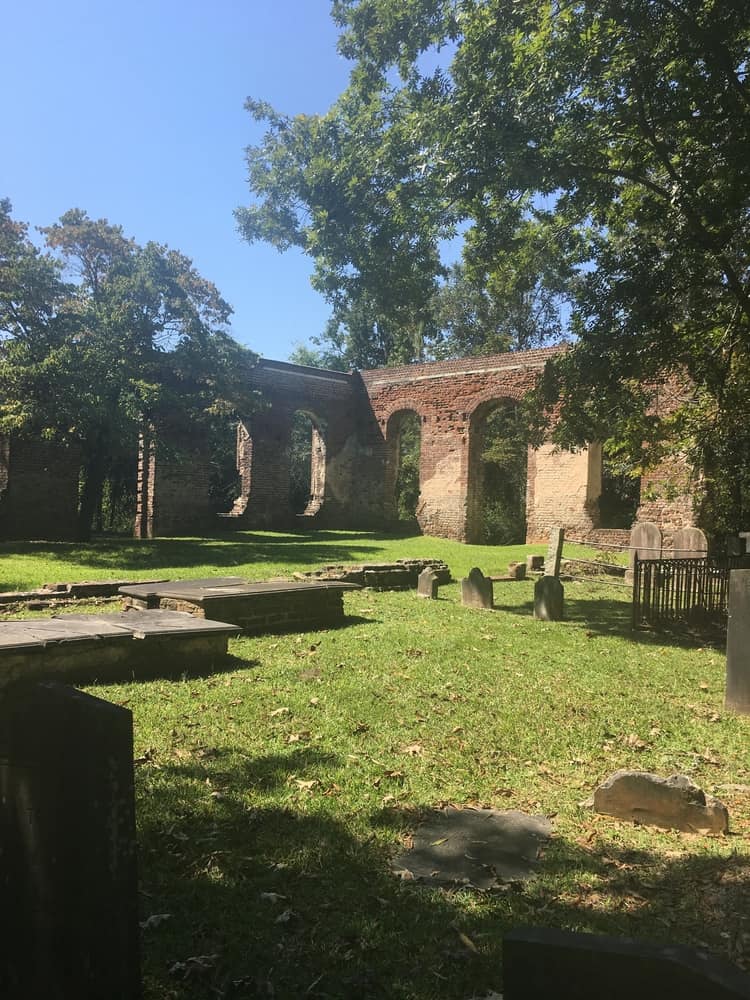 Ruinas de la iglesia y cementerio de Biggin