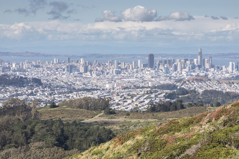 El horizonte de San Francisco desde el parque estatal de la montaña de San Bruno