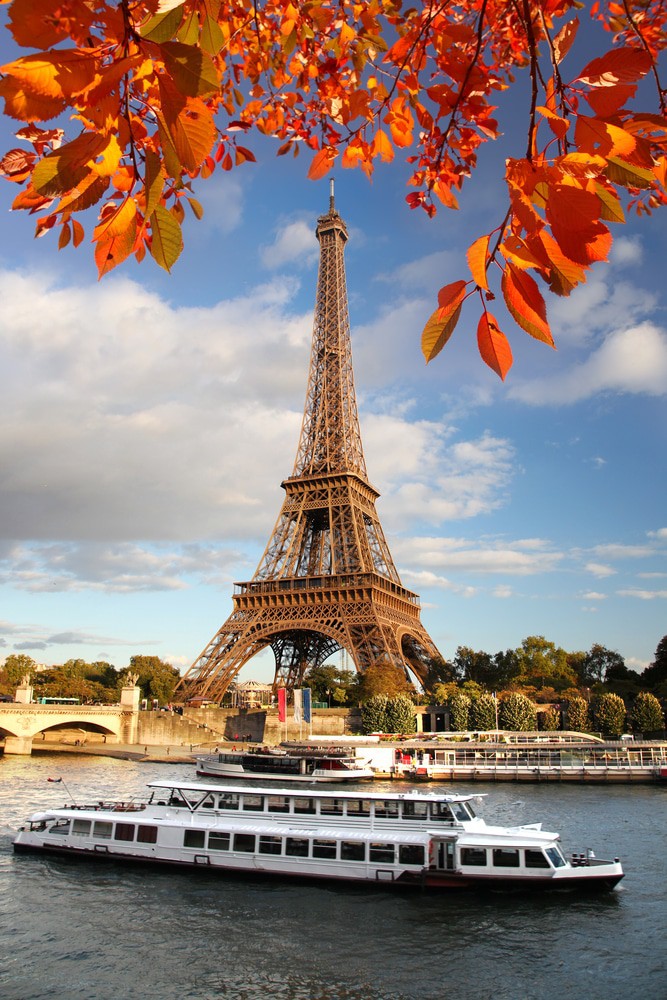 Río Sena y Torre Eiffel en otoño