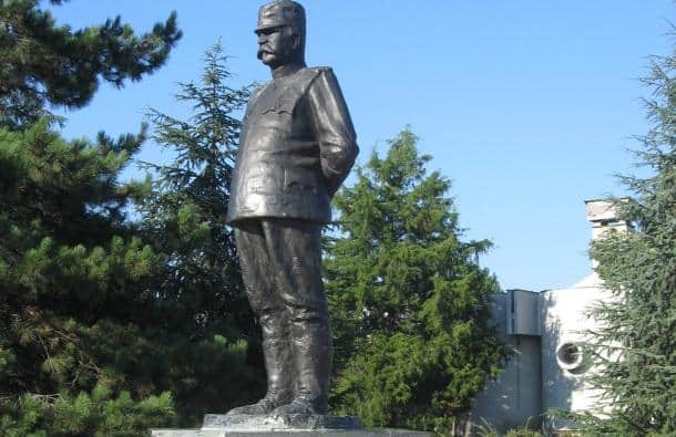 Spomenik Stepi Stepanoviću