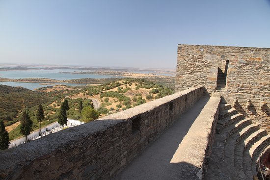 El castillo y las murallas de Monsaraz
