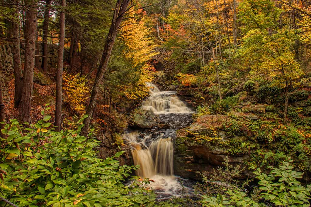 Doane Falls, Massachusetts