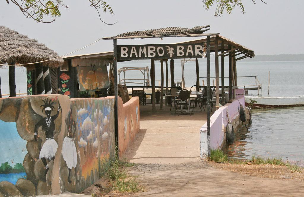 Bambo Bar en el río Gambia