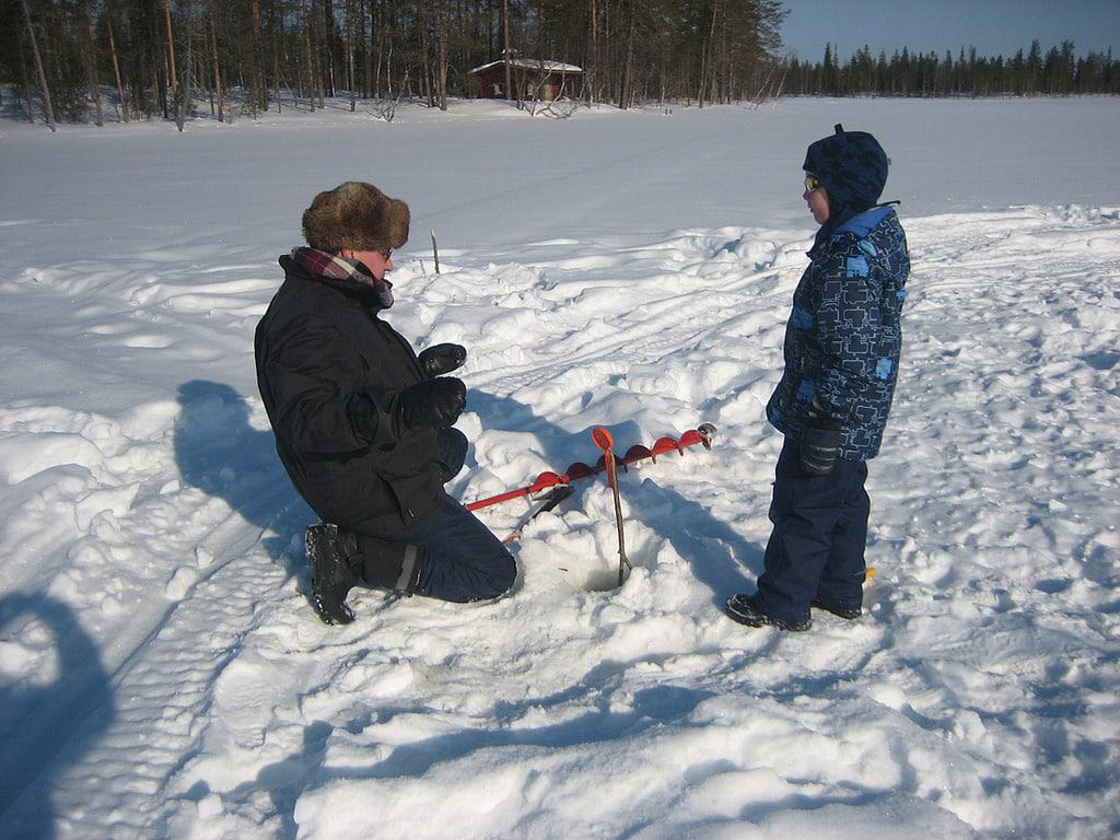 Pesca en hielo en Laponia